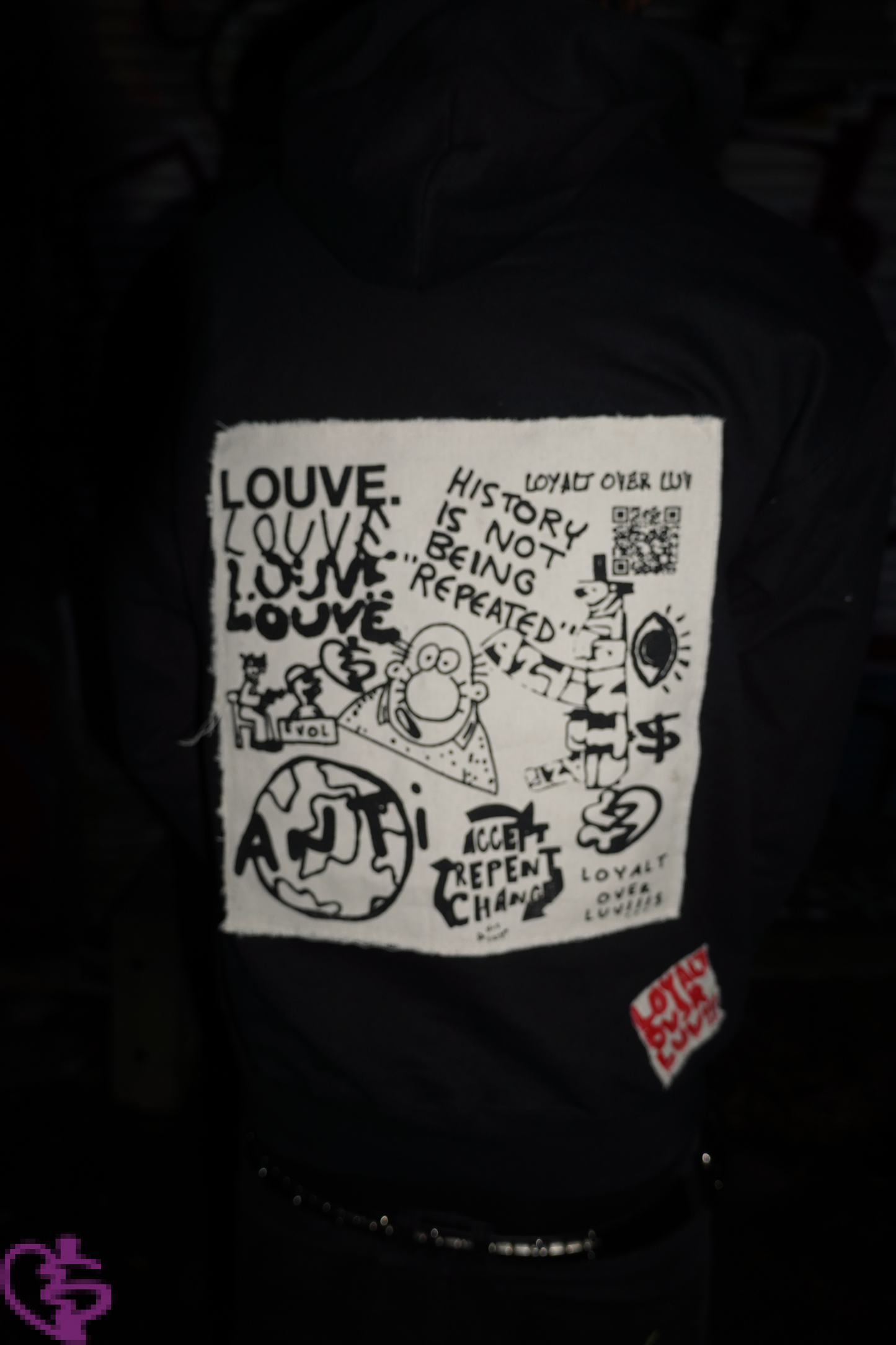 BLACK AND WHITE ANTIPEDIA HEAVYWEIGHT HOODIE