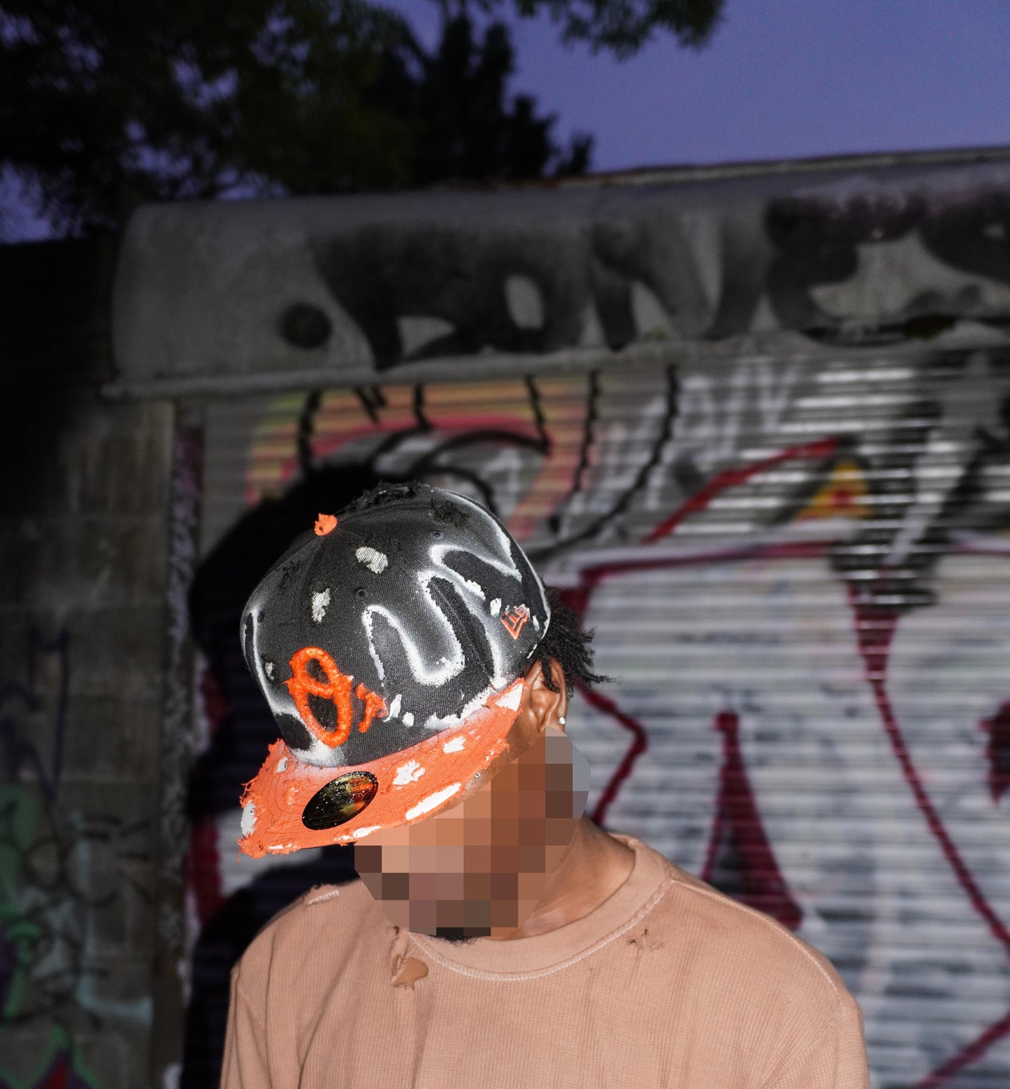ORANGE AND BLACK “LOUVE” FITTED CAP