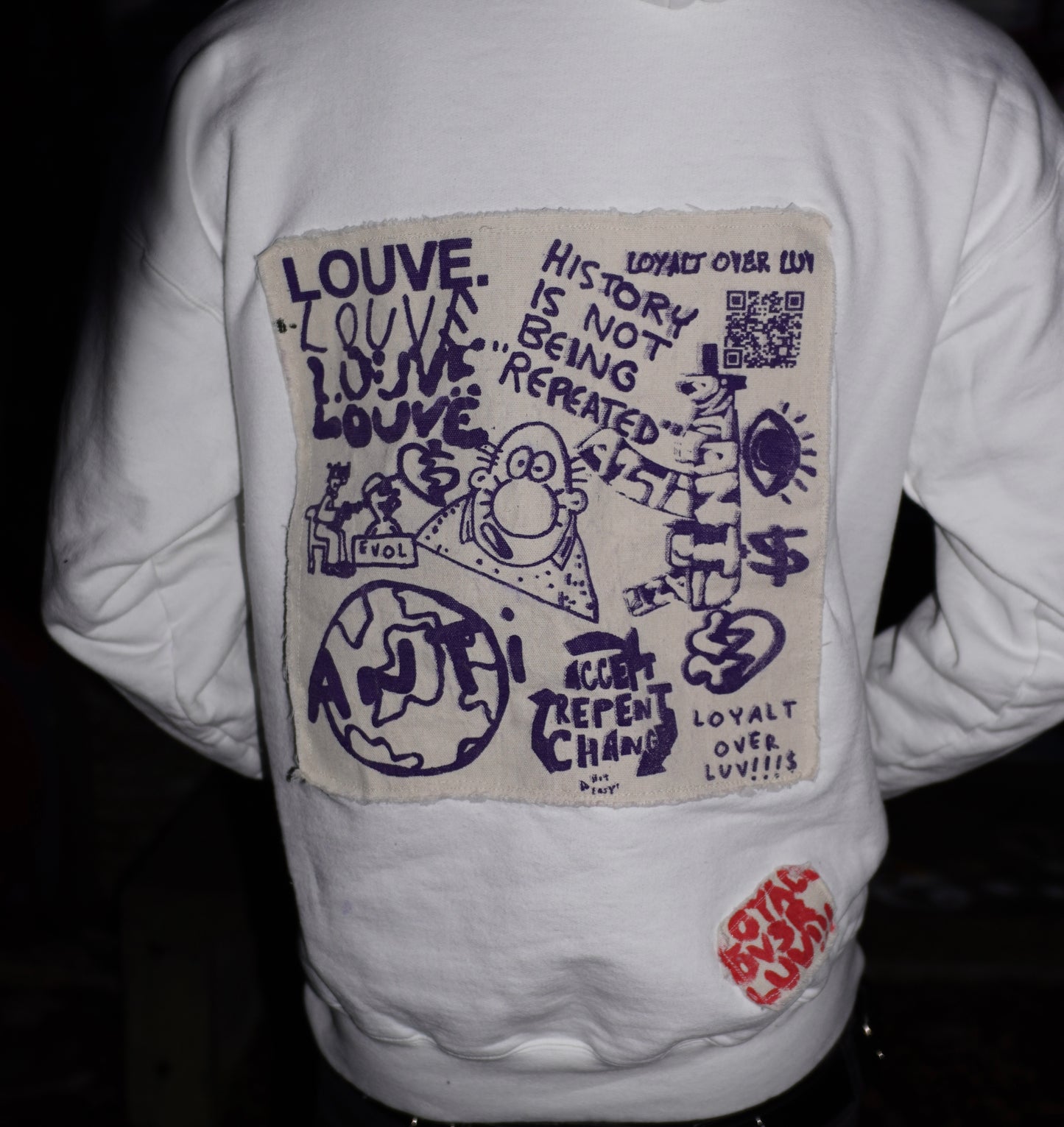 WHITE AND PINK ANTIPEDIA HEAVYWEIGHT HOODIE